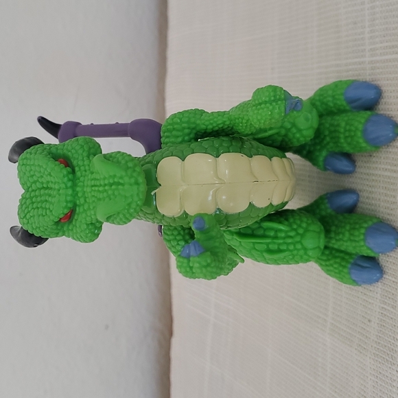 Vintage Green Dragon Action Figure - Picture 3 of 8